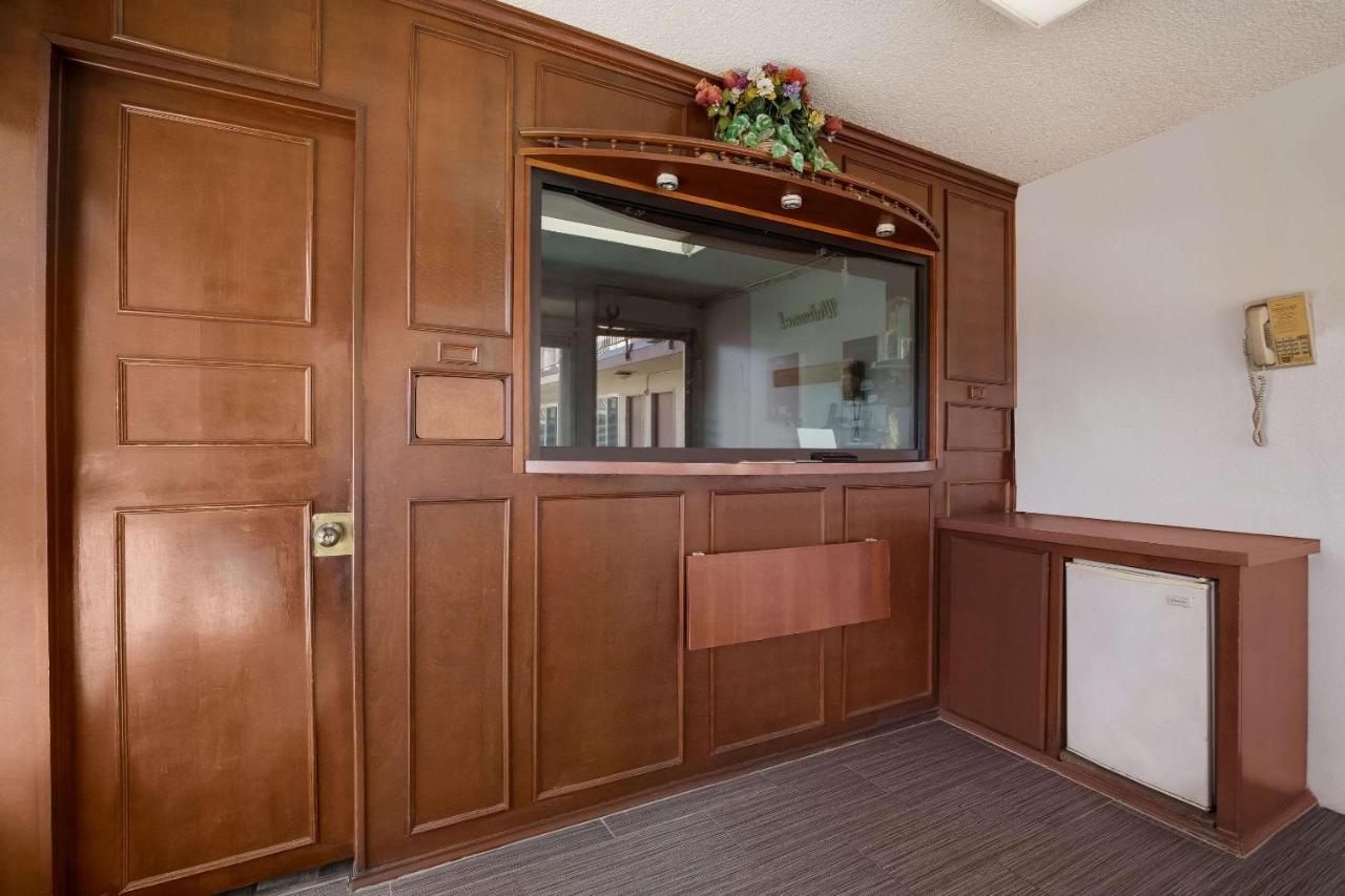 Rodeway Inn San Bernardino & Redlands Exterior photo
